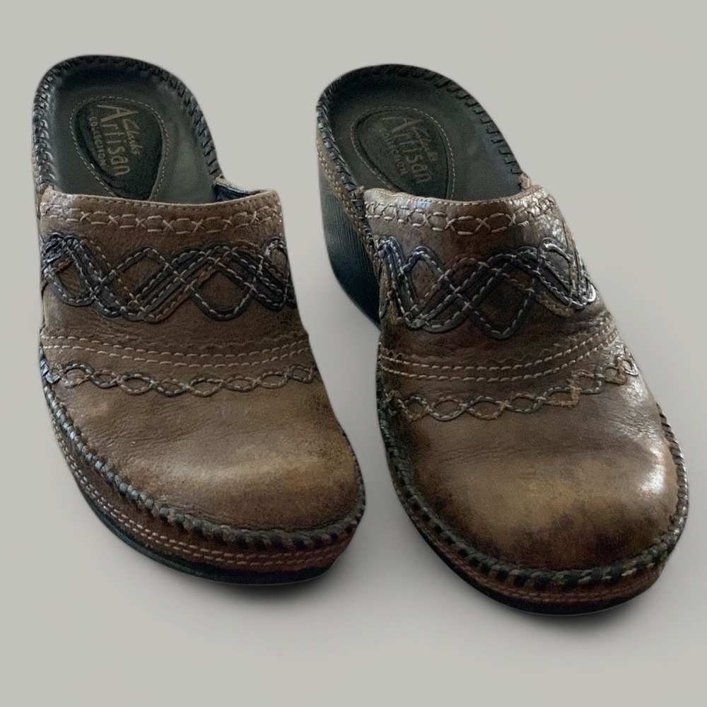 Clarks Artisan‎ Helen Clogs Burgundy Leather Mules Slip Ons size 6.5